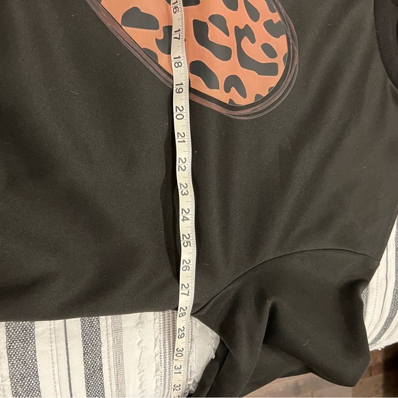 SHEIN Curve sweatshirt 3x fits like 2X - Picture 5 of 7